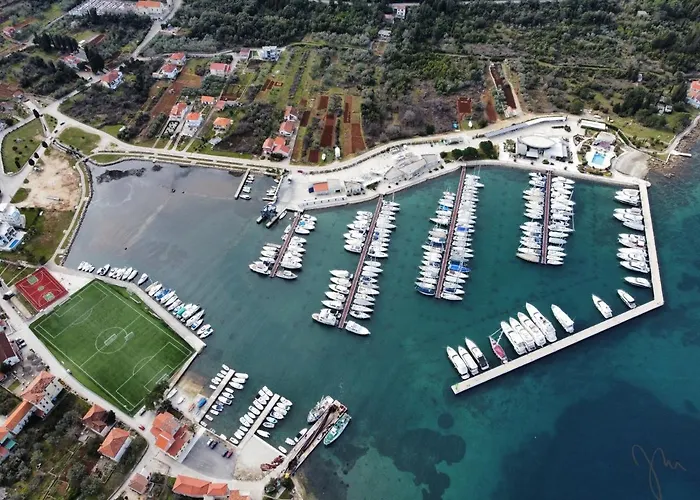 Jm-sutomiscica-holiday House On The فيلة